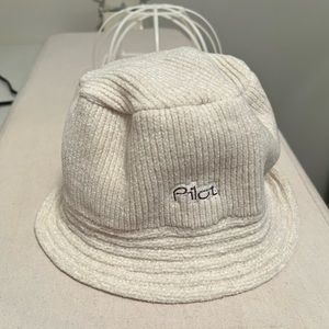 3/$30 pilot winter bucket hat cream fleece